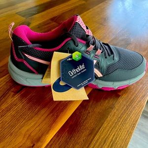 Brand new never worn ASICS Women’s Gel-Venture 8 gray and pink, size US 10